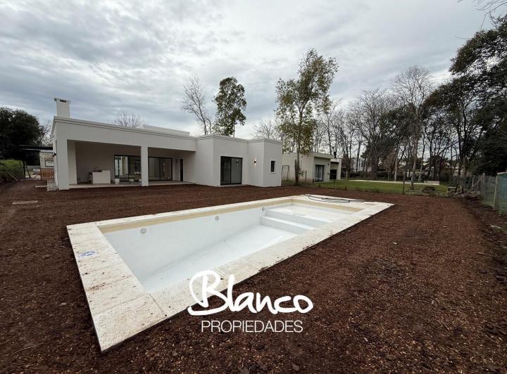 Casa · 181m² · 4 Ambientes · 1 Cochera