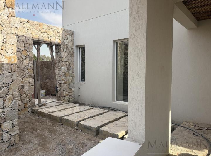 Casa · 229m² · 5 Ambientes · 4 Cocheras