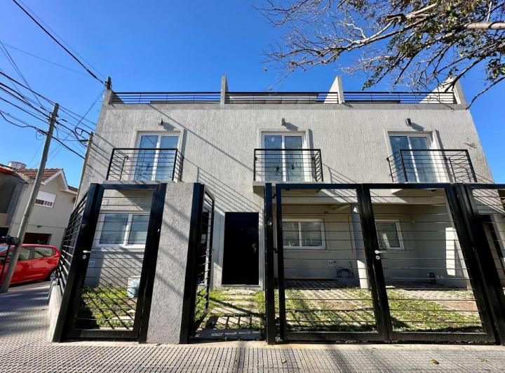 Casa · 105m² · 4 Ambientes · 1 Cochera