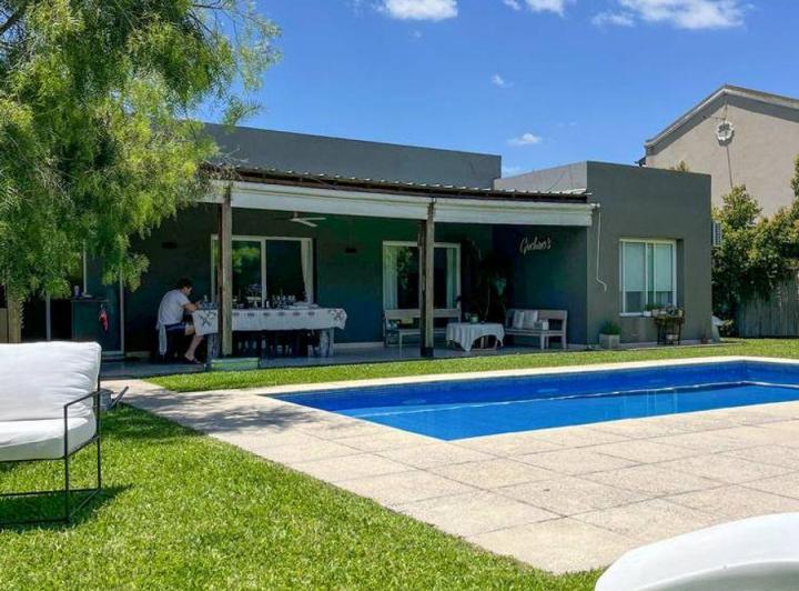 Casa · 172m² · 4 Ambientes · 1 Cochera