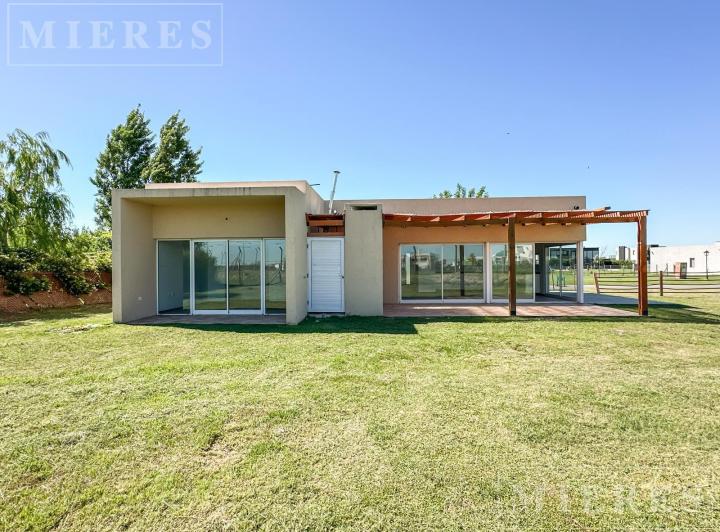 Casa · 120m² · 4 Ambientes · 1 Cochera