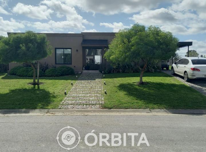 Casa · 131m² · 4 Ambientes · 2 Cocheras