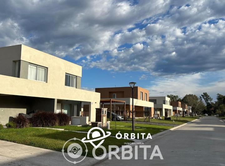 Casa · 80m² · 4 Ambientes · 2 Cocheras