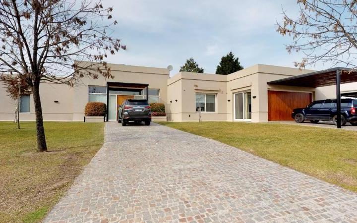 Casa · 400m² · 3 Dormitorios