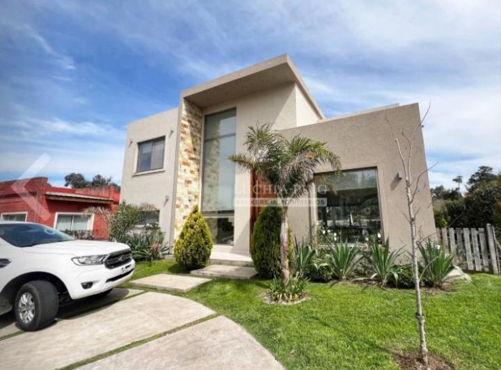 Casa · 290m² · 5 Ambientes · 3 Cocheras