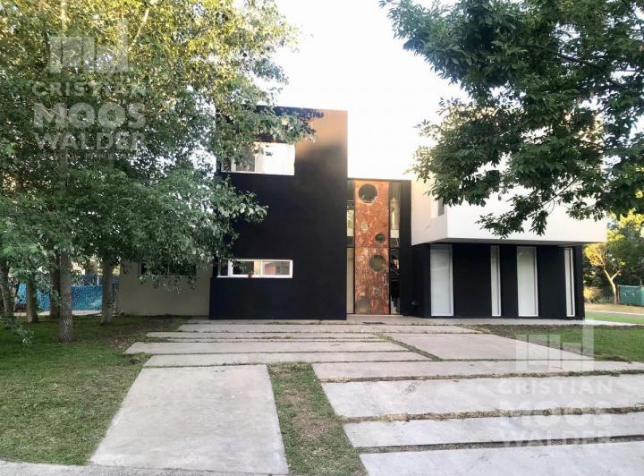 Casa · 202m² · 3 Ambientes · 1 Cochera