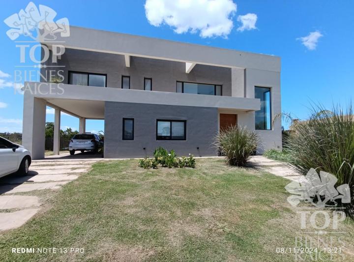 Casa · 185m² · 6 Ambientes · 1 Cochera