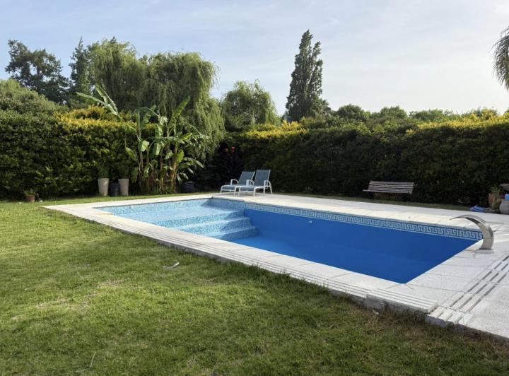 Casa · 263m² · 4 Ambientes · 5 Cocheras