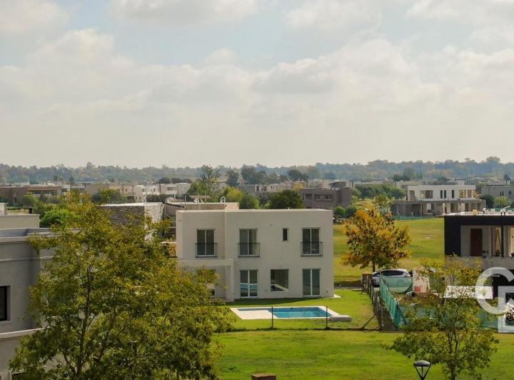 Casa · 170m² · 5 Ambientes · 2 Cocheras