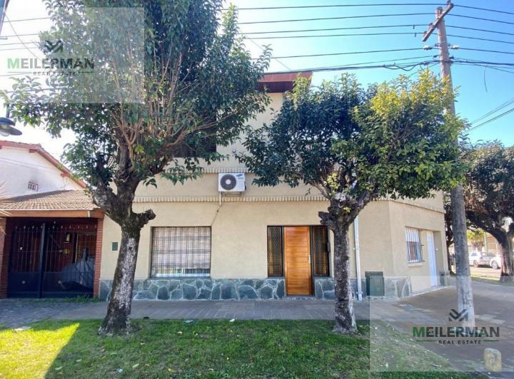 Casa · 179m² · 4 Ambientes · 2 Cocheras