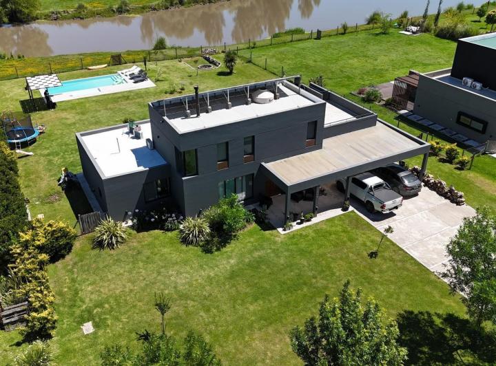 Casa · 198m² · 5 Ambientes · 2 Cocheras