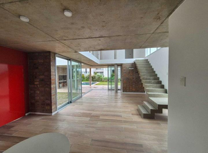 Casa · 170m² · 5 Ambientes · 1 Cochera