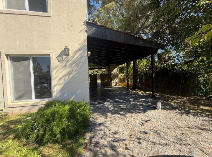 Casa · 230m² · 6 Ambientes · 5 Cocheras