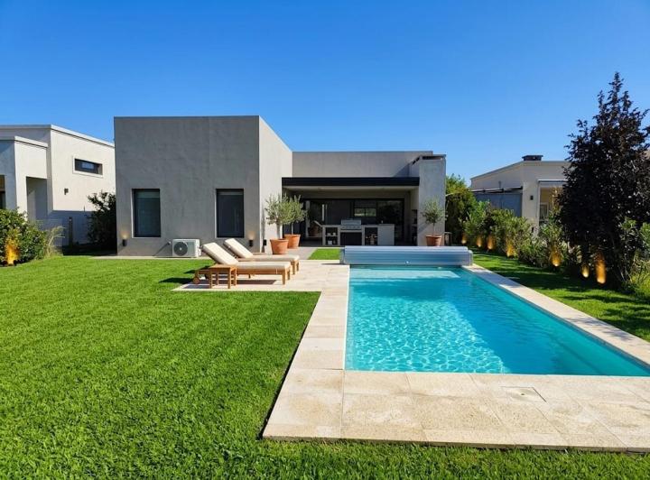 Casa · 158m² · 4 Ambientes · 2 Cocheras