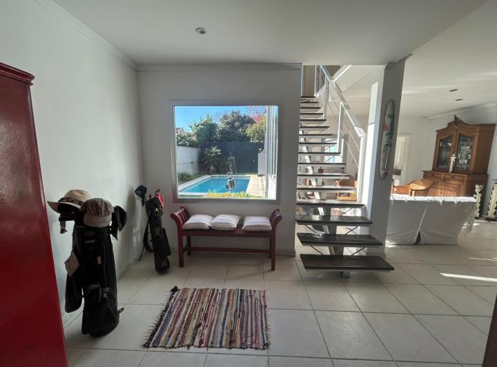 Casa · 240m² · 5 Ambientes · 2 Cocheras