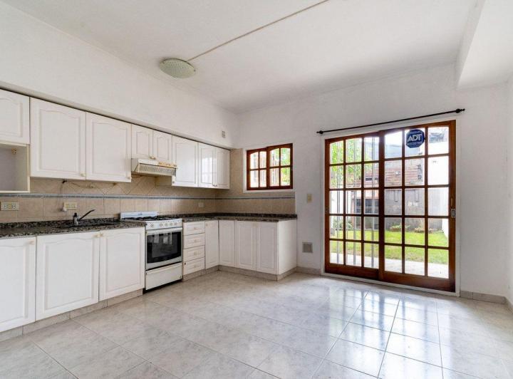 Casa · 145m² · 5 Ambientes · 1 Cochera