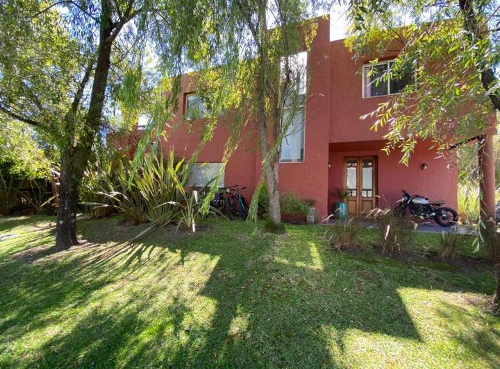 Casa · 243m² · 4 Ambientes · 4 Cocheras