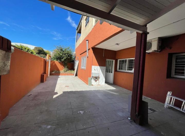 Casa · 85m² · 3 Ambientes · 2 Cocheras