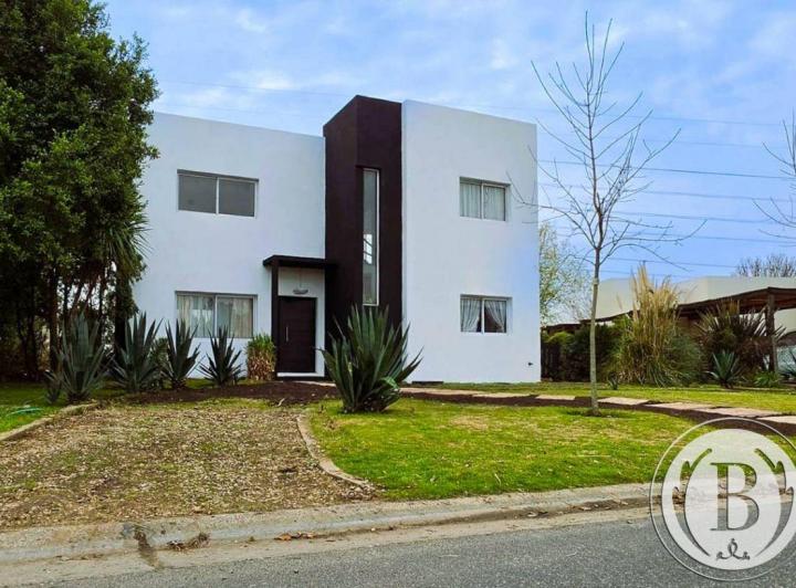 Casa · 180m² · 4 Ambientes · 1 Cochera