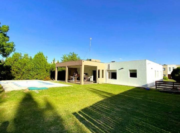 Casa · 150m² · 4 Ambientes · 1 Cochera