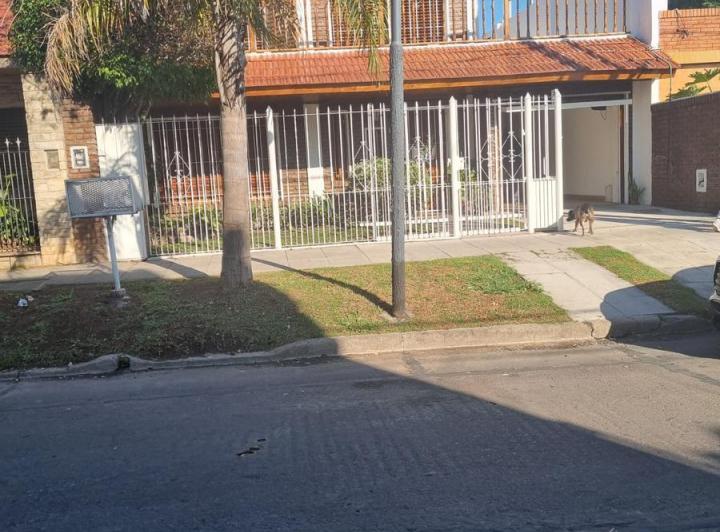 Casa · 200m² · 4 Ambientes · 2 Cocheras