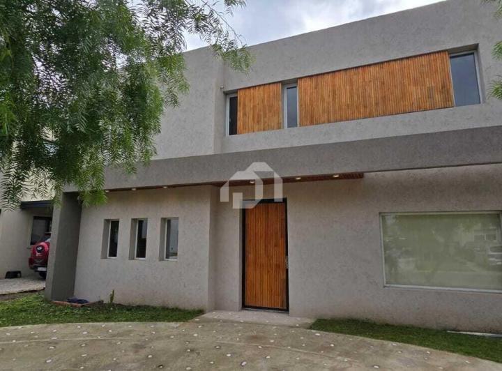 Casa · 140m² · 4 Ambientes · 1 Cochera