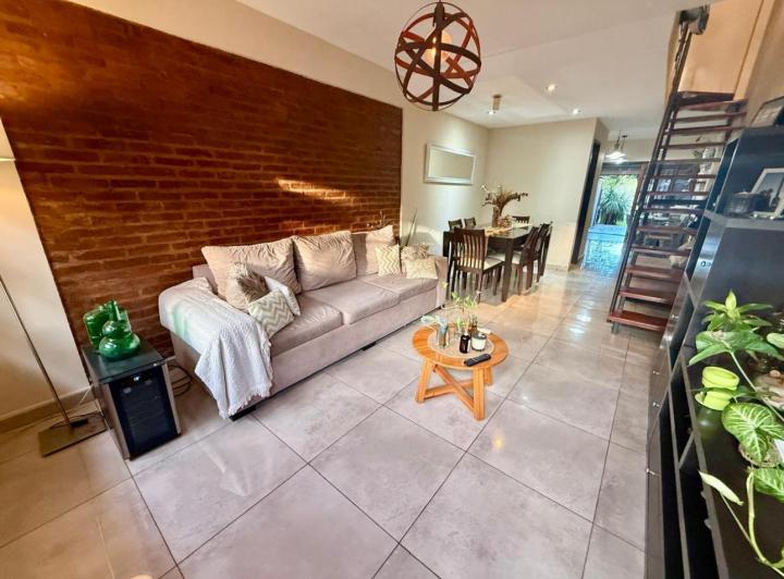 Casa · 115m² · 4 Ambientes · 2 Cocheras