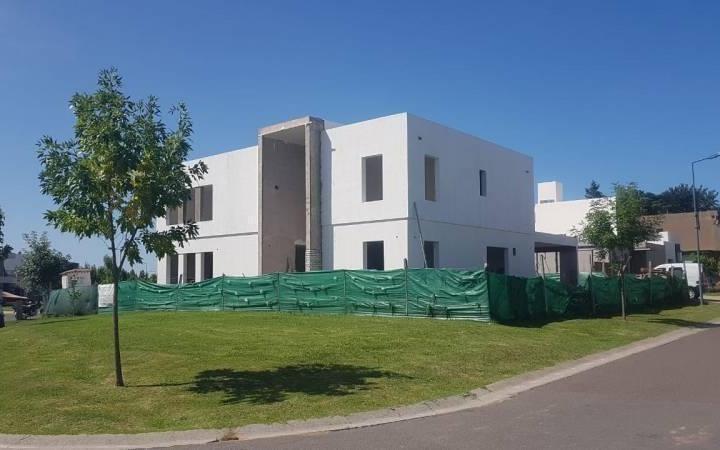 Casa · 190m² · 5 Ambientes · 1 Cochera