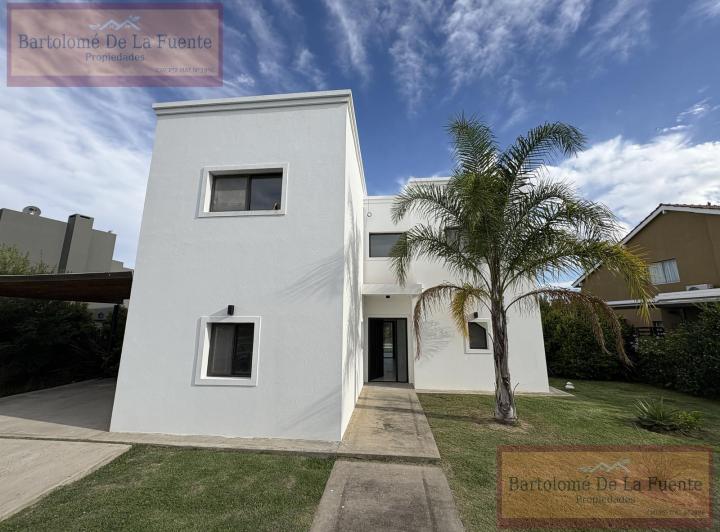 Casa · 200m² · 5 Ambientes · 2 Cocheras