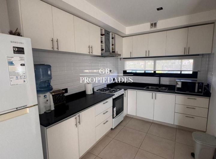 Casa · 144m² · 4 Ambientes · 2 Cocheras