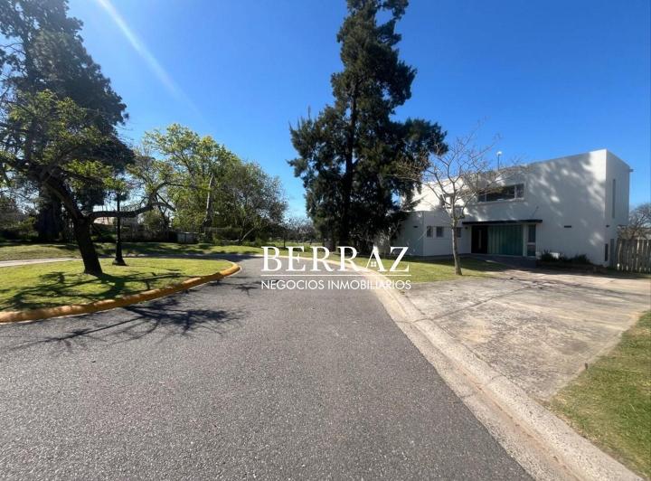 Casa · 199m² · 5 Ambientes · 1 Cochera