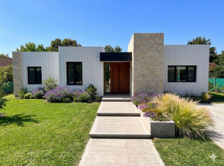 Casa · 190m² · 6 Ambientes · 2 Cocheras