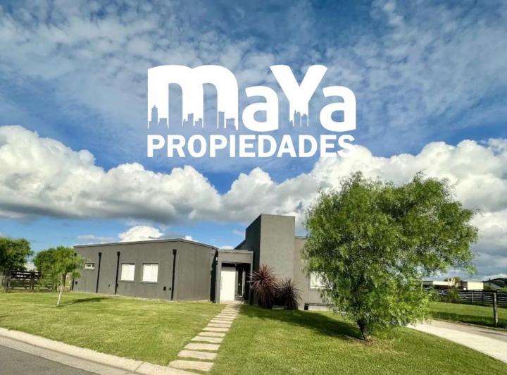 Casa · 140m² · 4 Ambientes · 2 Cocheras