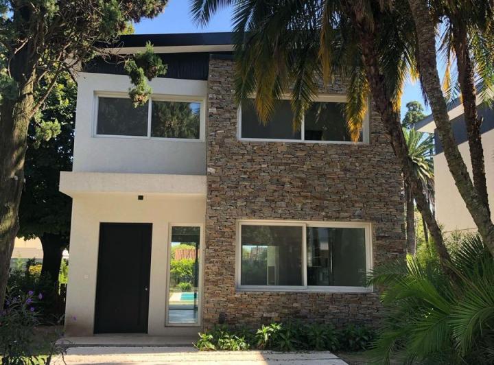 Casa · 170m² · 4 Ambientes · 2 Cocheras