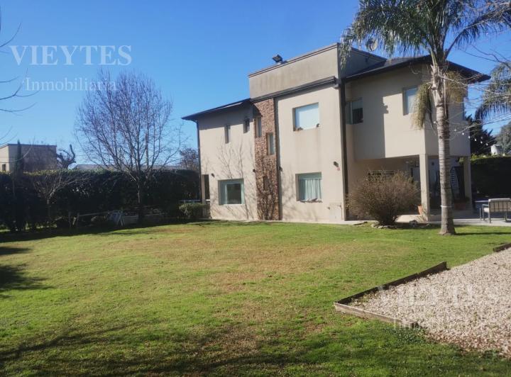 Casa · 285m² · 6 Ambientes