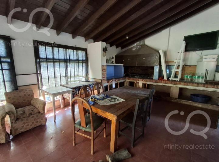 Casa · 180m² · 5 Ambientes