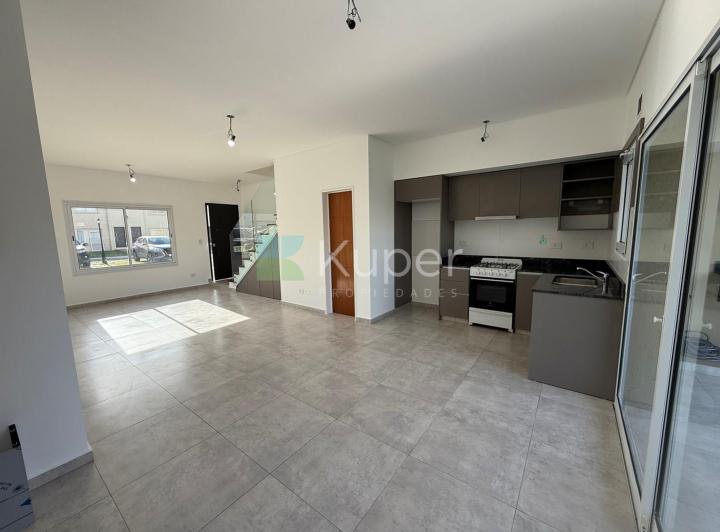 Casa · 113m² · 4 Ambientes · 2 Cocheras