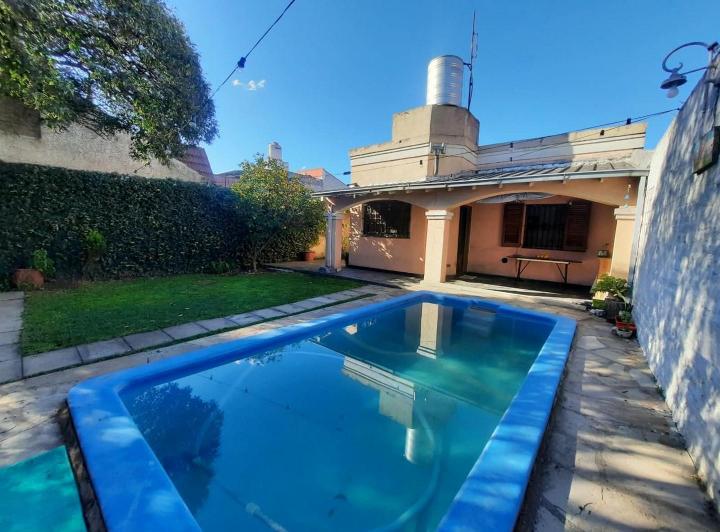 Casa · 103m² · 4 Ambientes · 2 Cocheras