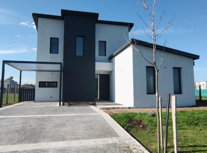 Casa · 155m² · 5 Ambientes · 1 Cochera
