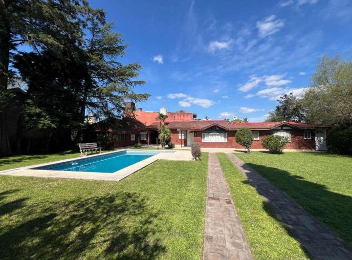 Casa · 141m² · 3 Ambientes · 3 Cocheras