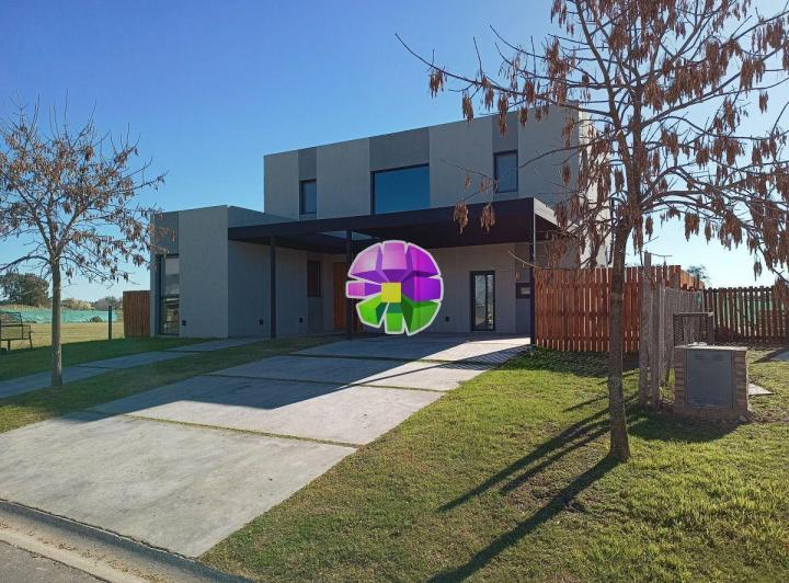 Casa · 247m² · 5 Ambientes · 2 Cocheras