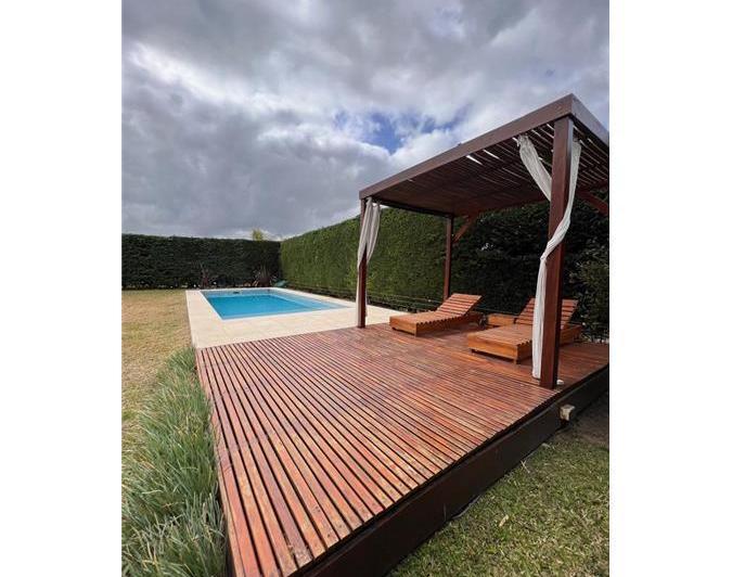 Casa · 310m² · 4 Ambientes · 2 Cocheras