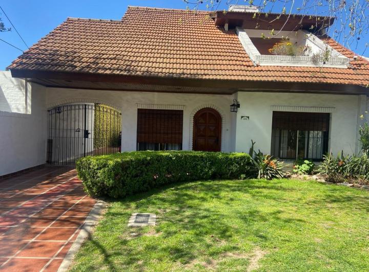 Casa · 178m² · 4 Ambientes · 2 Cocheras