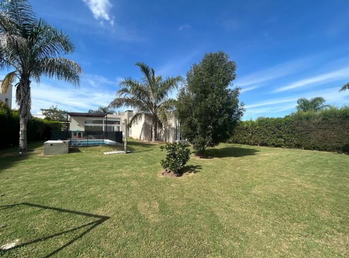 Casa · 185m² · 5 Ambientes · 2 Cocheras