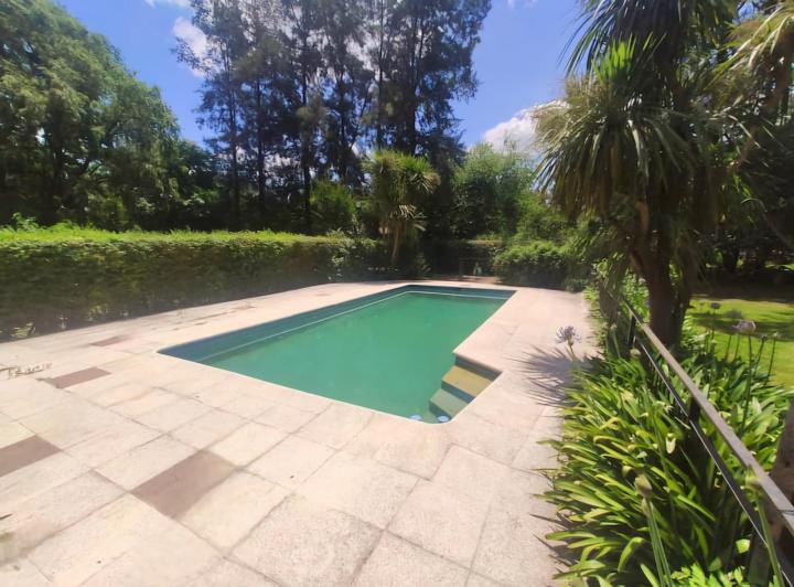 Casa · 200m² · 5 Ambientes · 2 Cocheras