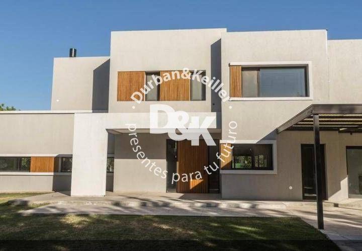 Casa · 271m² · 4 Ambientes · 2 Cocheras