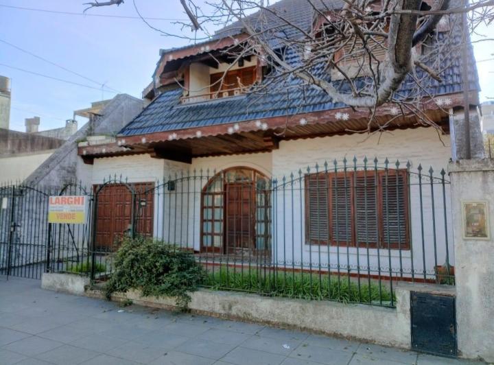 Casa · 260m² · 4 Ambientes · 1 Cochera