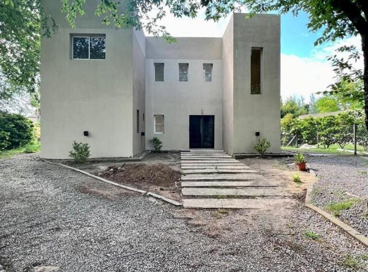 Casa · 180m² · 4 Ambientes