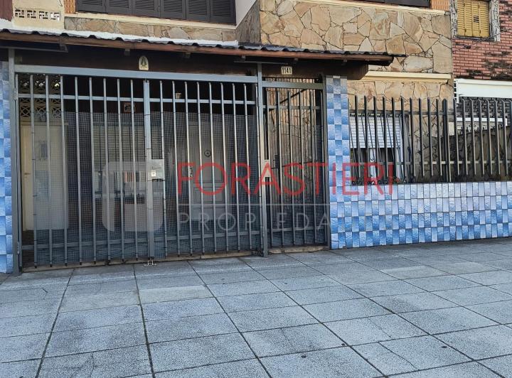 Casa · 130m² · 8 Ambientes · 1 Cochera