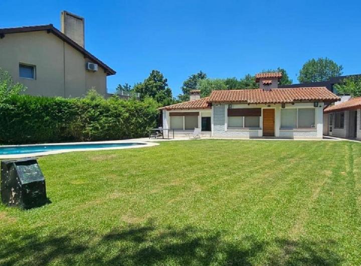 Casa · 145m² · 4 Ambientes · 1 Cochera